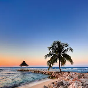 Resort Half Moon *****